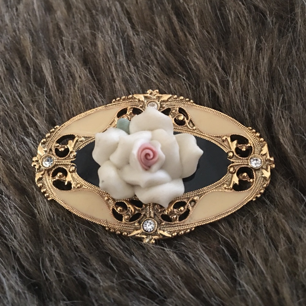 Vintage 80s 1928 ceramic rose enamel brooch pin